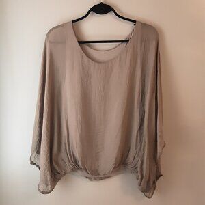 Beautiful Silk Blend Jersey-lined Flowy Top Size SM/Med